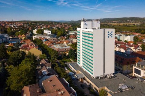 Pihenés a hévízi gyógytó szomszédságában