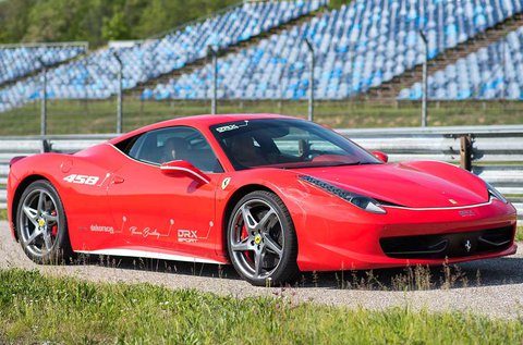 4 körös Ferrari 458 Italia élményvezetés