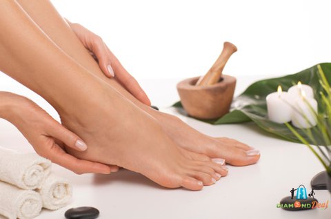 Gyógypedikűr radírozással, tápláló krémezéssel