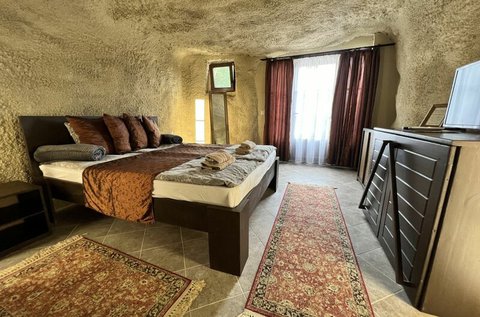 Egy éjszakás barlangi pihenés Sirokon