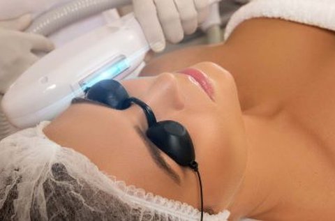 Teljes arcos sejtszintű bőrfiatalítás