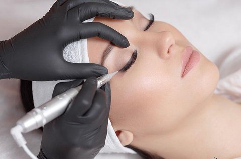 Alsó vagy felső szemhéj sminktetoválás