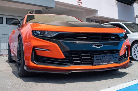 3 körös Chevrolet Camaro SS izomautó vezetés