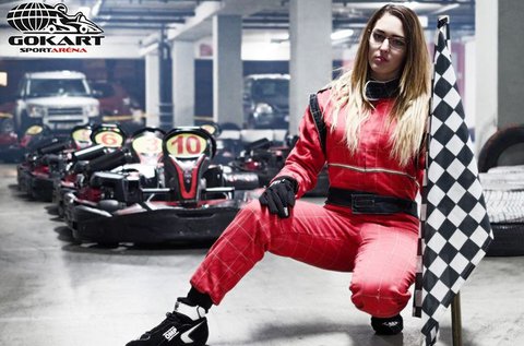 3x8 perces gokertfutam a Sportaréna parkolóban