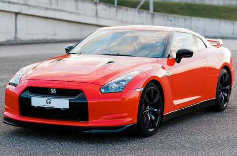 4 körös Nissan GT-r sportautó vezetés