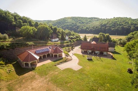 Természetközeli pihenés a Naspolya völgyben