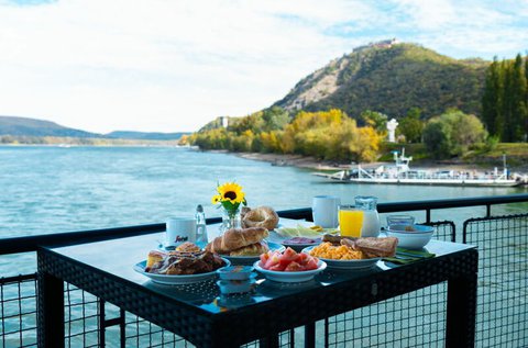 4 napos pihenés a visegrádi Duna hullámain