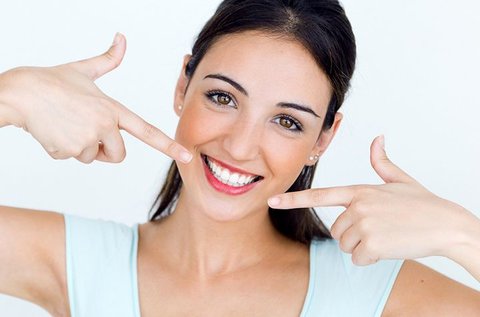 Orvos által végzett fogkő-eltávolítás