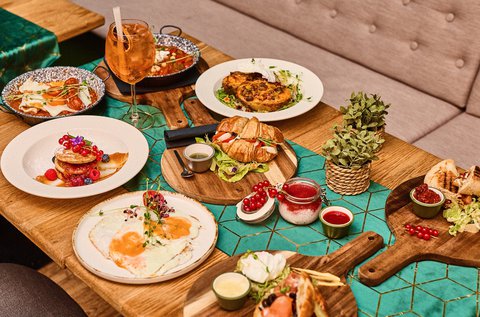 Eggscuse me Bottomless Brunch 1 fő részére