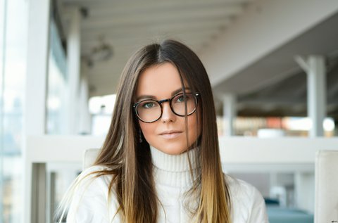 Komplett egyfókuszú távoli vagy olvasószemüveg